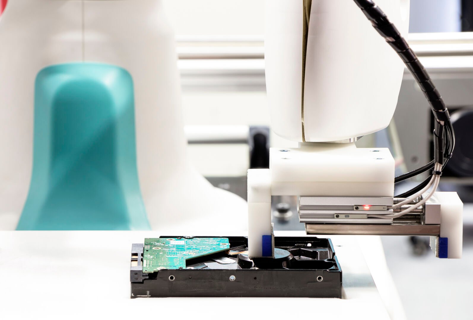 Hard disk drive